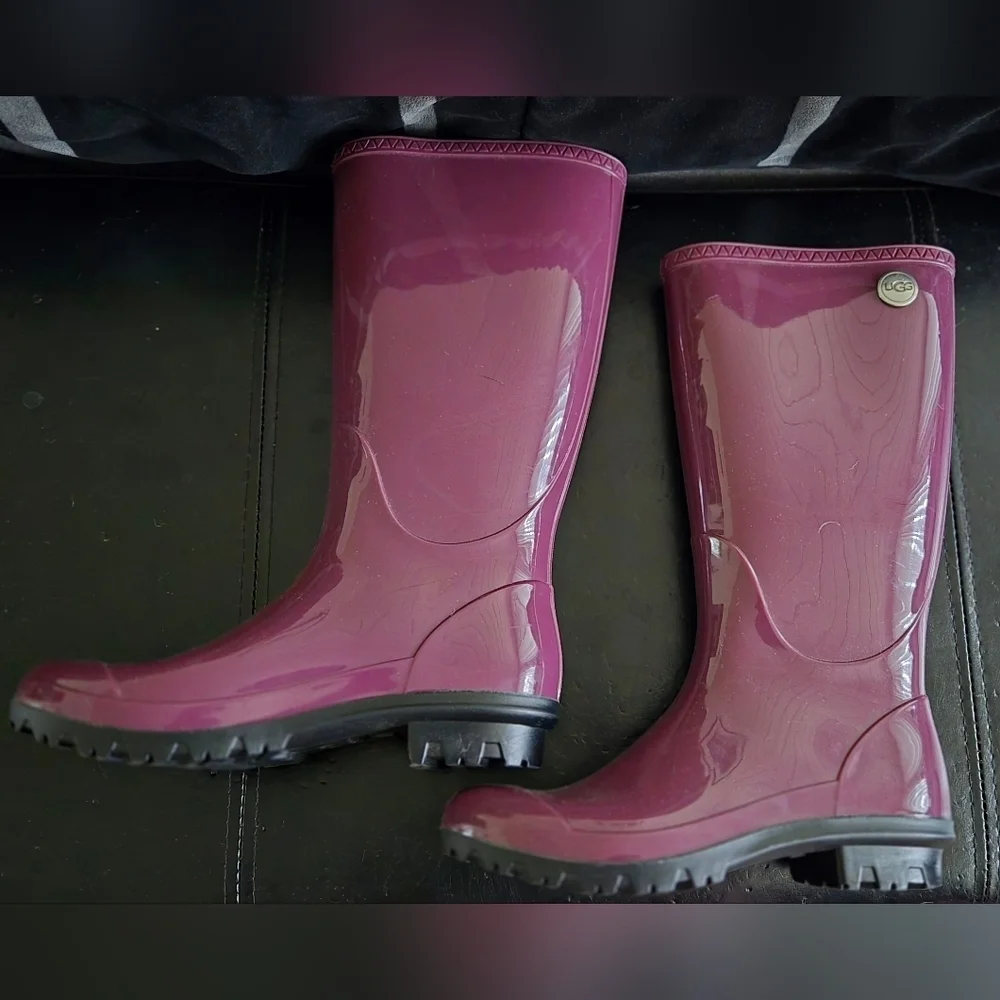 UGG Women's Shaye Rain Boot Maroon Burgundy Purple EUC Size 7 - Picture 8 of 9